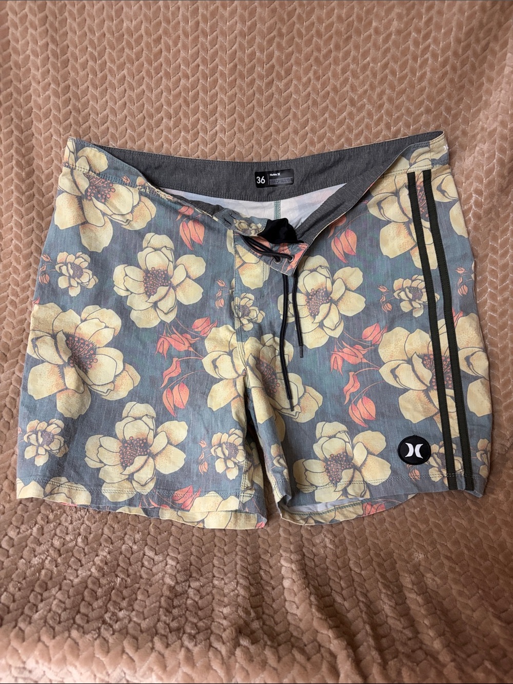 Hurley shorts size 36 new with out tags